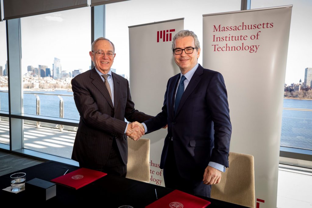 MIT president Rafael Reif shakes hands with Pablo Isla, Chairman and CEO of Inditex