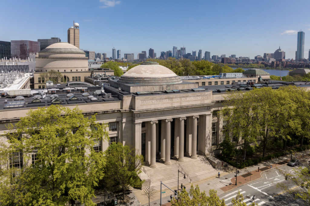 A photo of the MIT dome from the main entrance